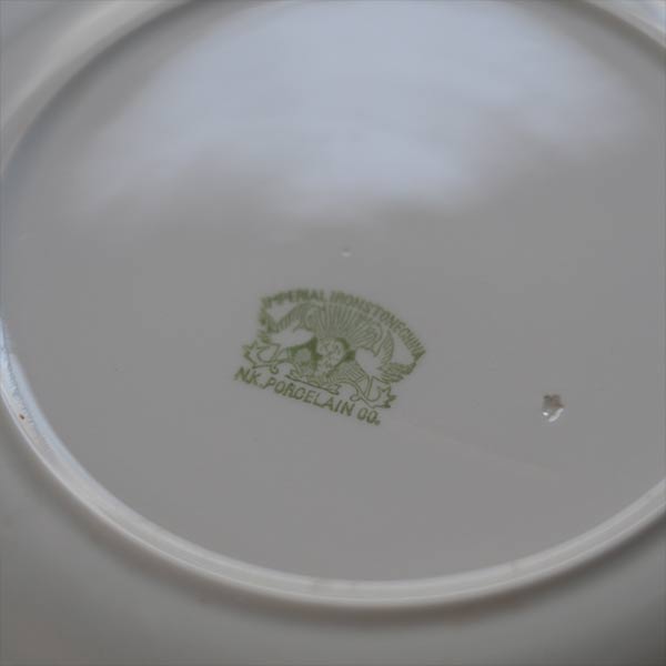 Imperial Ironstone (Japanese hardware) Plate with Grass Design, φ20cm