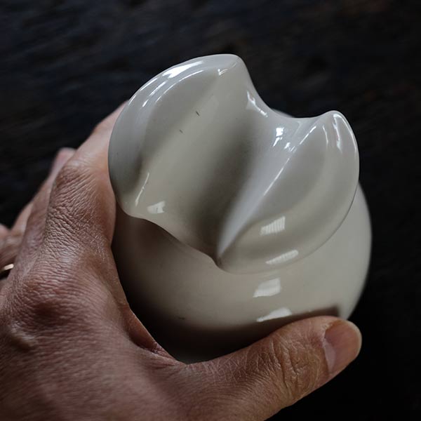 Victor Insulators Co. 磁器製の碍子(ガイシ)