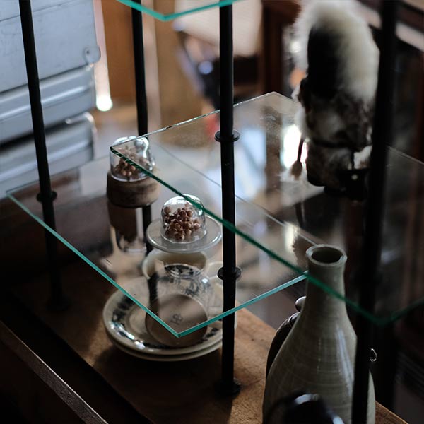 ガラスのディスプレイ・シェルフ