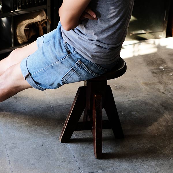 海軍通信学校のスツール