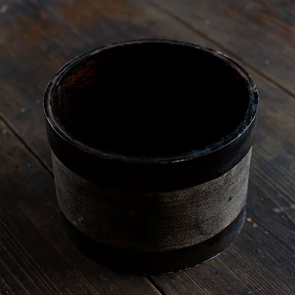 lacquer bucket