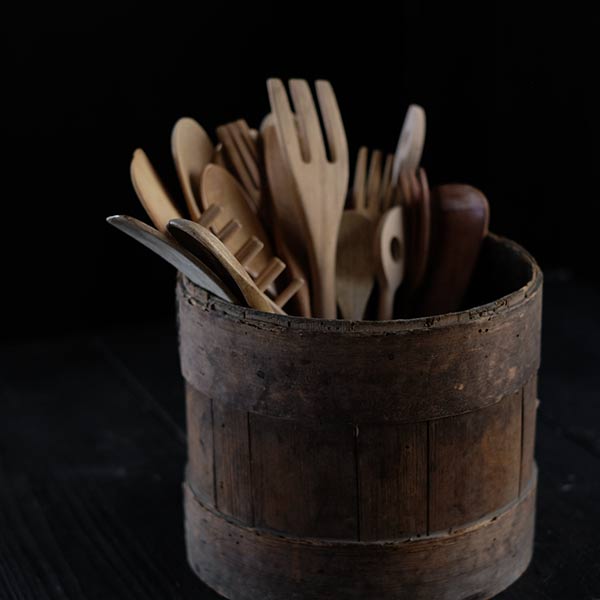 Large lacquer bucket