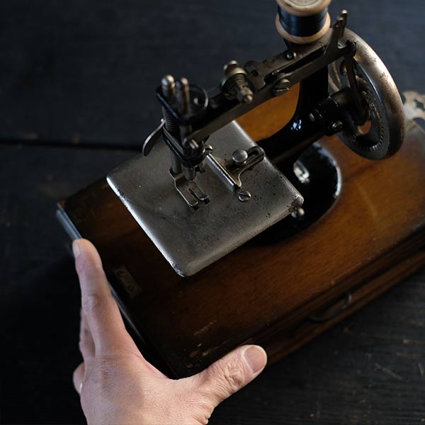 LEAD Hand-Crank Toy Sewing Machine (Case and Instruction Manual Included)