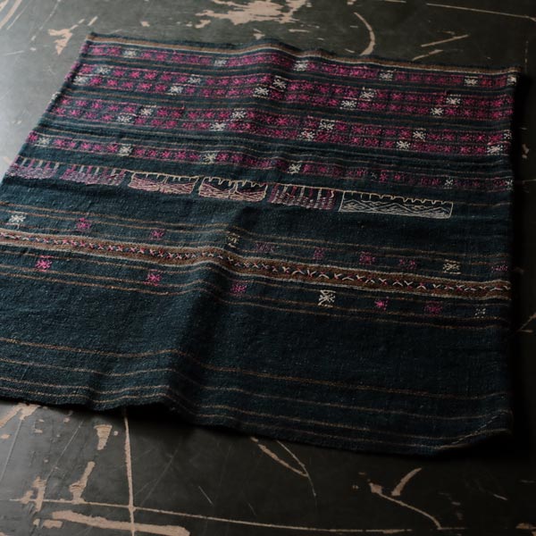 Li ethnic skirt