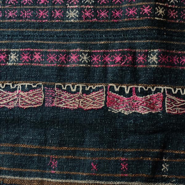 Li ethnic skirt