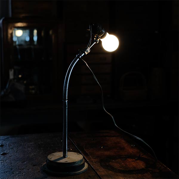 工場で使われていたマグネットライト