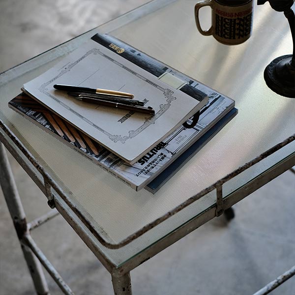 モールガラスのメディカルワゴン