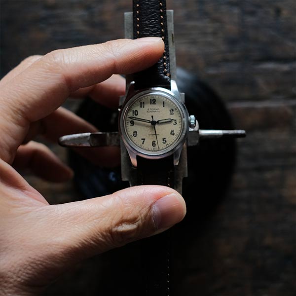 時計職人の金床(かなとこ / アンビル)木箱付き