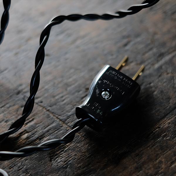 小ぶりなデスクランプ