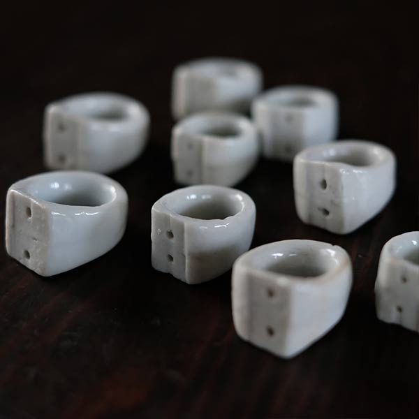 White porcelain mulberry nails