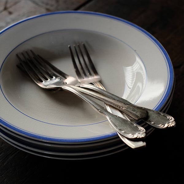 NIPPON KOSHITSU TOKIO (Japanese Hard Pottery) IRONSTONE Blue Line Plate, φ22.5cm