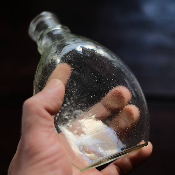 Horizontal baby bottle