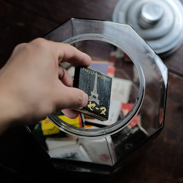 八角柱のガラス瓶