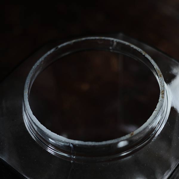 八角柱のガラス瓶