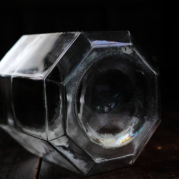 八角柱のガラス瓶