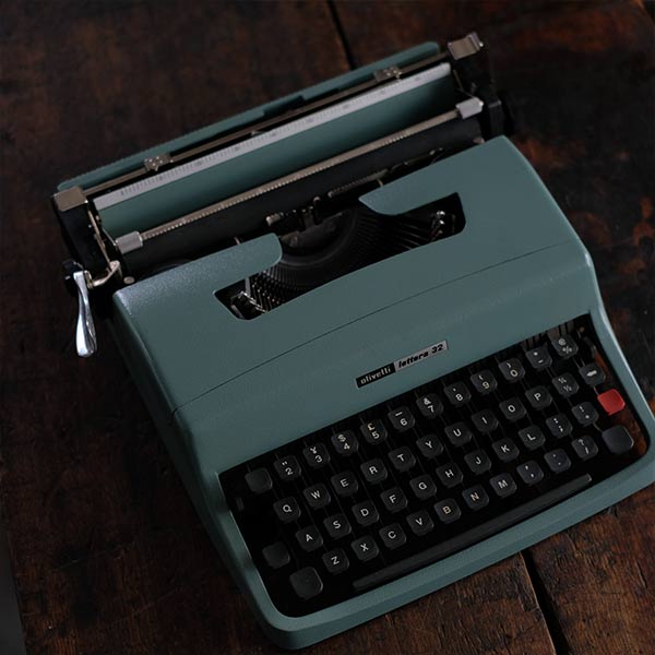 OLIVETTI 'Lettera 32' タイプライター（英字）インクリボン交換済み 