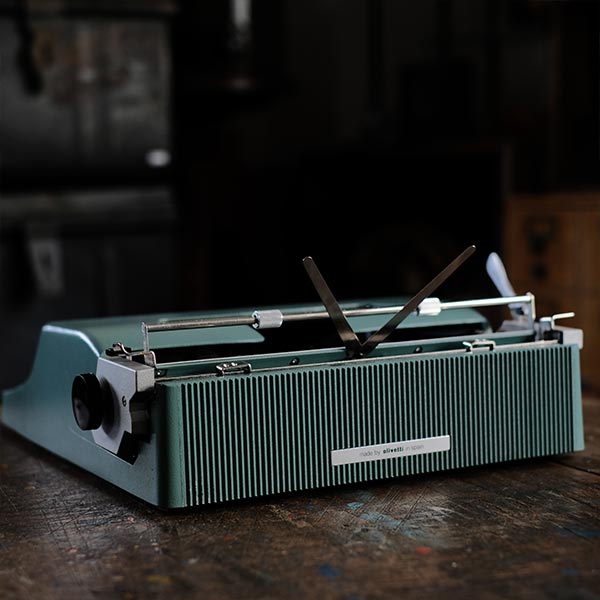 OLIVETTI Lettera 32 Typewriter