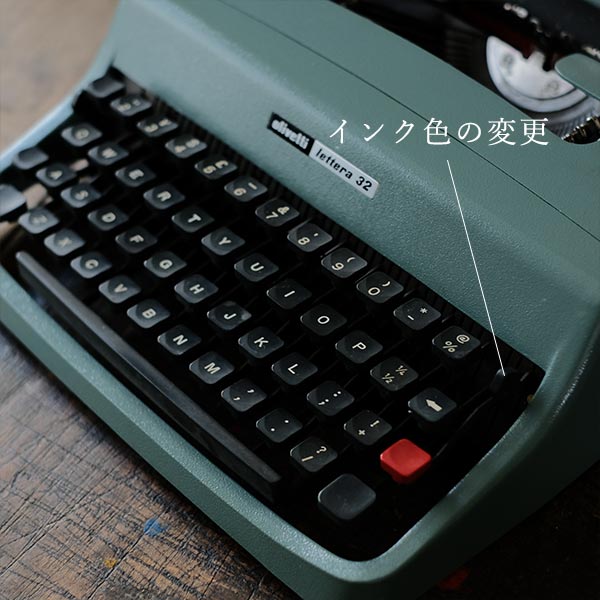 OLIVETTI ’Lettera 32’ タイプライター（英字）