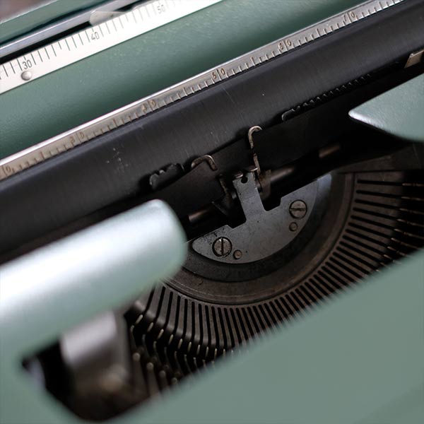 OLIVETTI Lettera 32 タイプライター インクリボン交換済み 訳あり