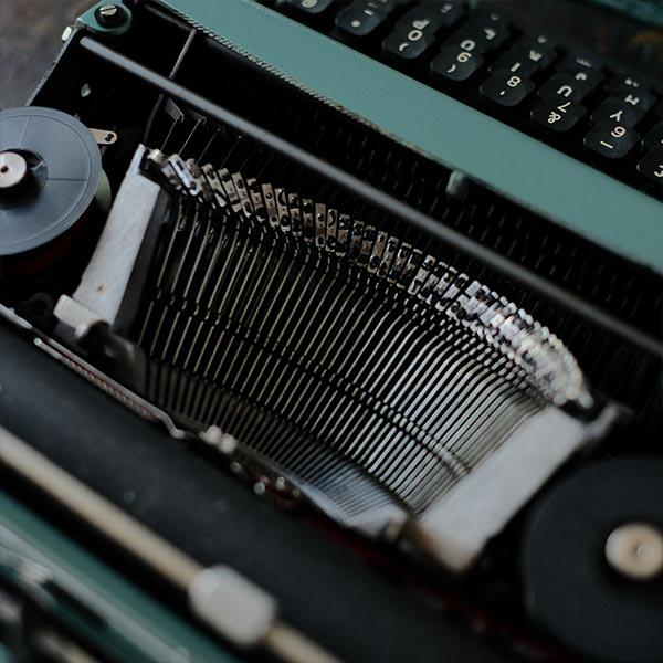 OLIVETTI Lettera 32 Typewriter