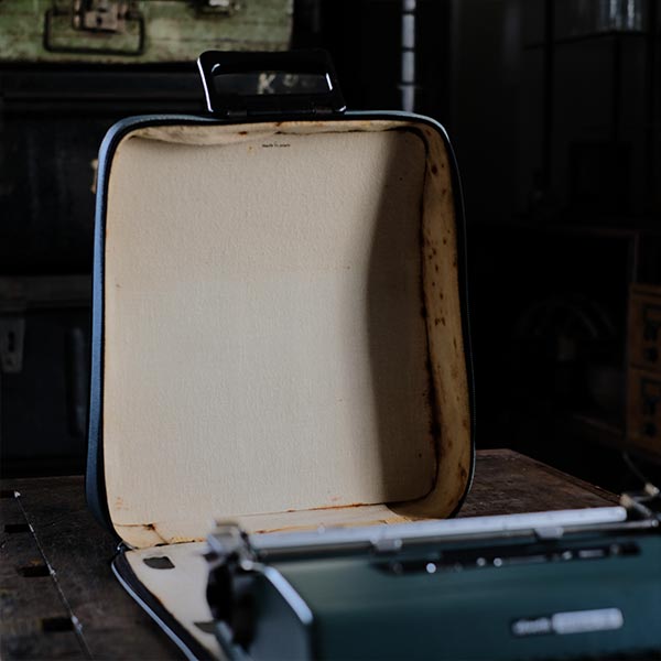OLIVETTI Lettera 32 Typewriter