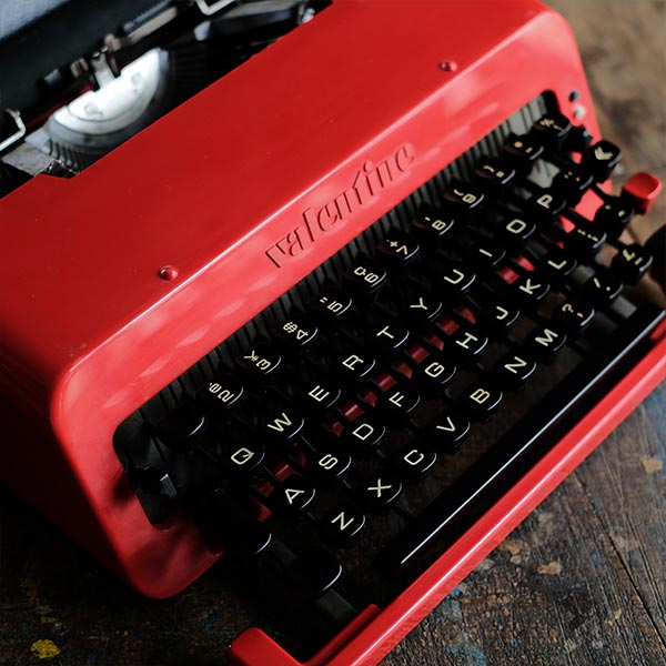 OLIVETTI ’Valentine’ タイプライター（英字）インクリボン交換済み