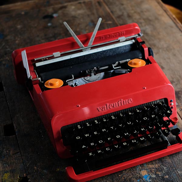 OLIVETTI ’Valentine’ タイプライター（英字）インクリボン交換済み