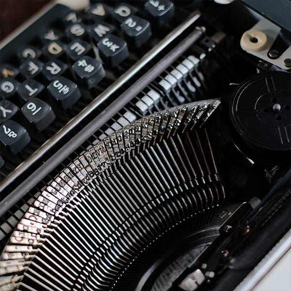 OLYMPIA Traveller de Luxe S Typewriter