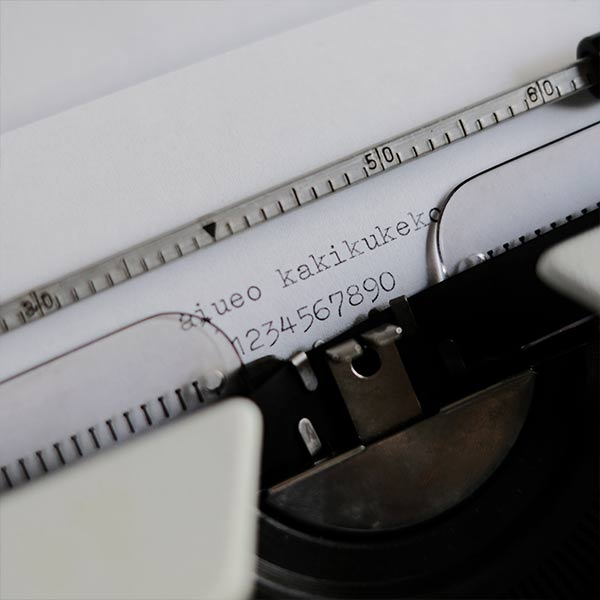 OLYMPIA Traveller de Luxe S Typewriter