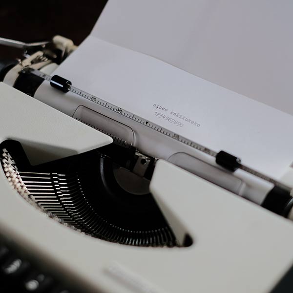 OLYMPIA Traveller de Luxe S Typewriter