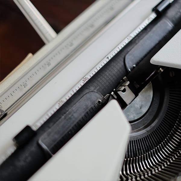 OLYMPIA Traveller de Luxe S Typewriter