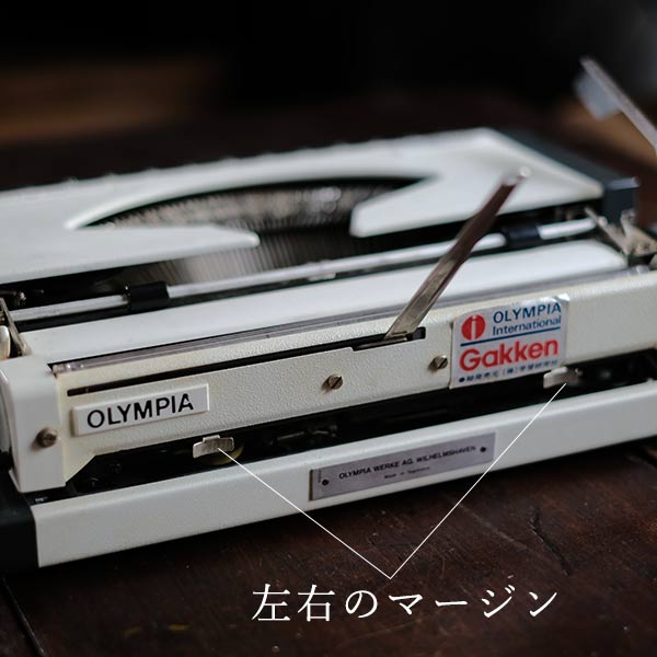 OLYMPIA Traveller de Luxe S Typewriter