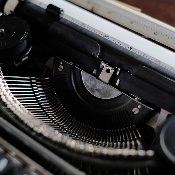 OLYMPIA Traveller de Luxe S Typewriter