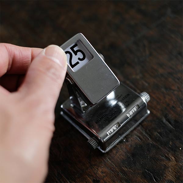 小型の卓上パーペチュアルカレンダー