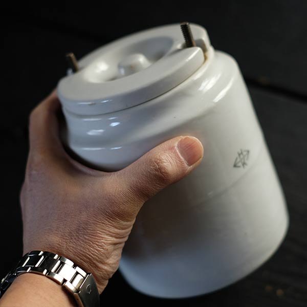 Thick porcelain container M