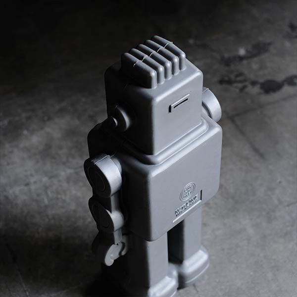 大きなロボットの貯金箱