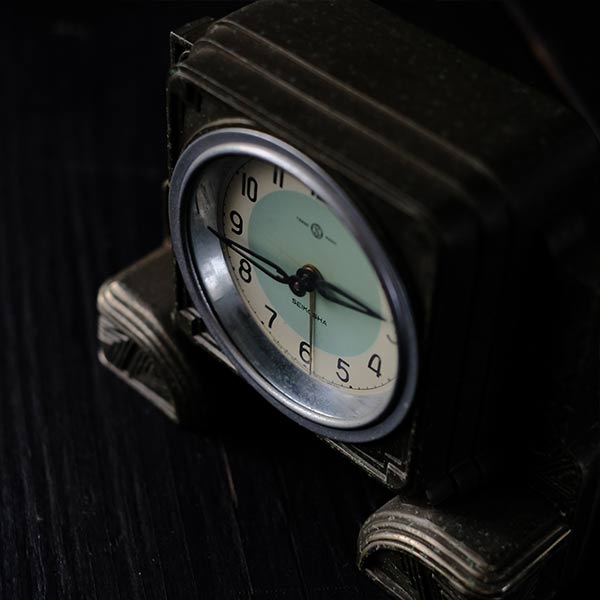SEIKOSYA table clock