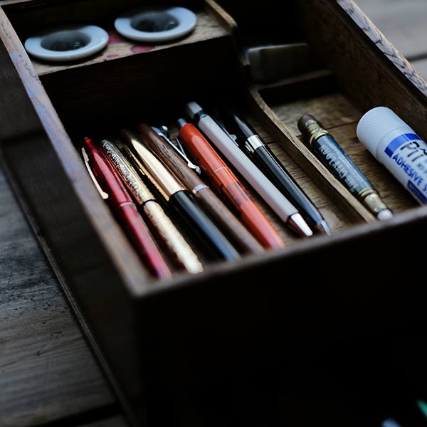 蛇腹の蓋付きペンケース(引き出し付き)