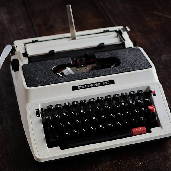 SILVER REED 810 Typewriter