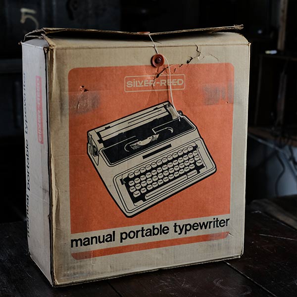 SILVER REED 810 Typewriter