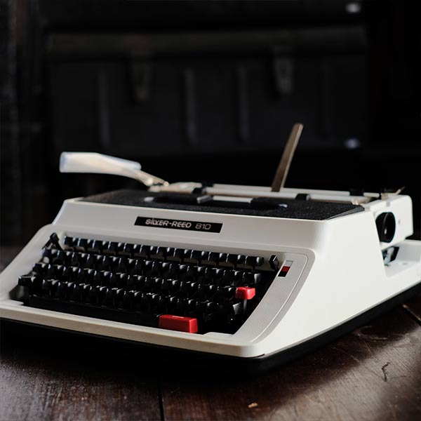 SILVER REED 810 Typewriter