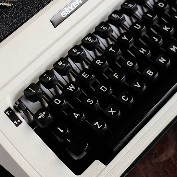 SILVER REED 810 Typewriter