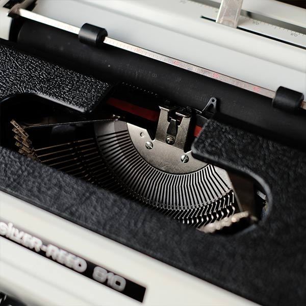 SILVER REED 810 Typewriter