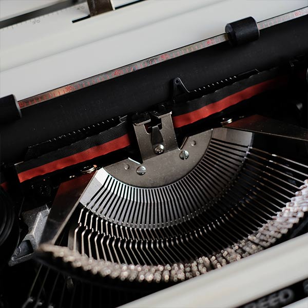 SILVER REED 810 Typewriter