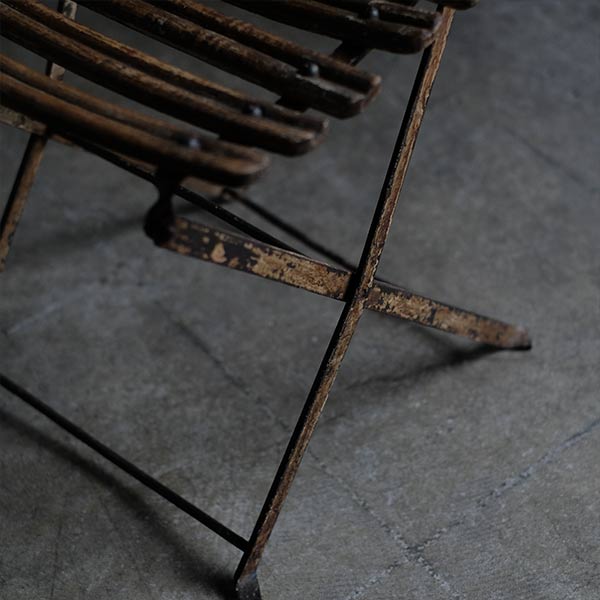 Gorgeous folding chair