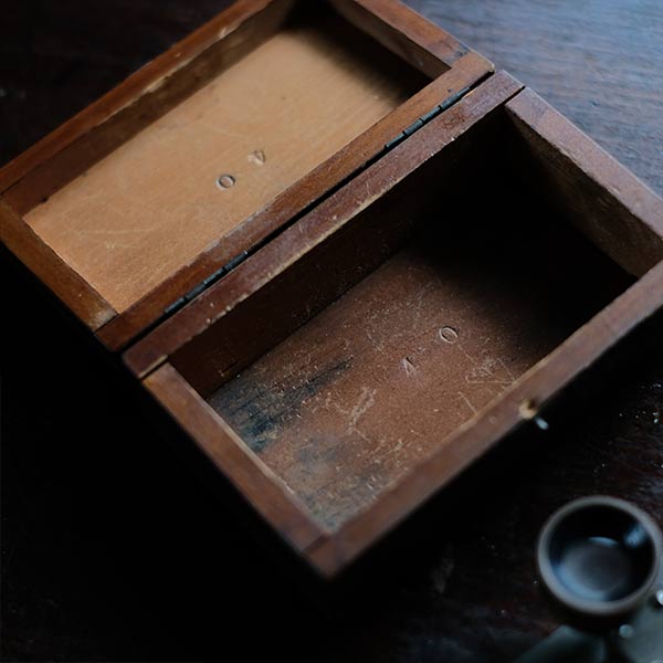 小さな測定器具(木箱付き)