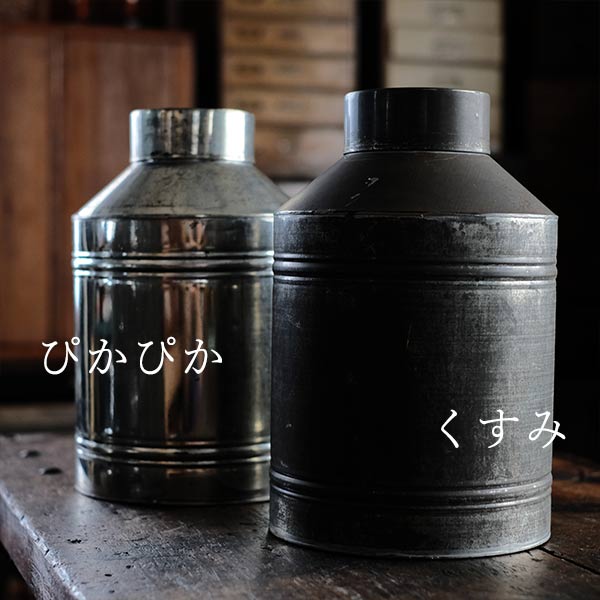 ブリキのお茶の缶