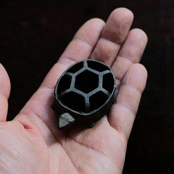 Turtle flower holder