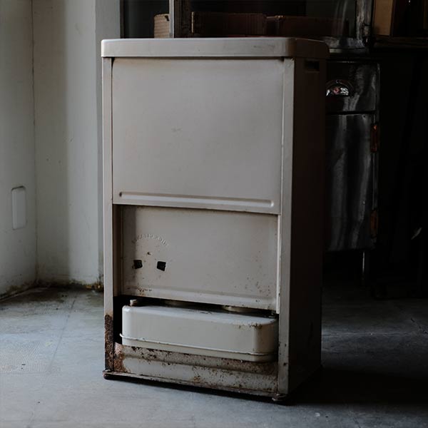 VALOR No. 15 Two-Barrel Stove (1970s)
