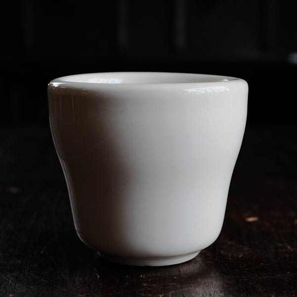 Bell-shaped shaving mug